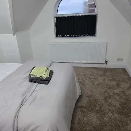 Apartment Dress To Impress 3 Leeds (West Yorkshire)